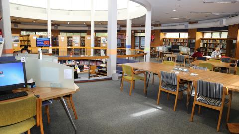 Reading room with long tables and a PC cluster